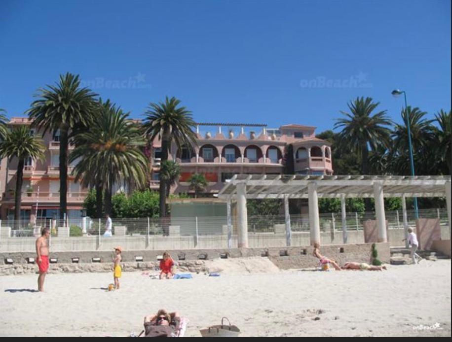 L Annexe 50M De La Plage 邦多勒 外观 照片