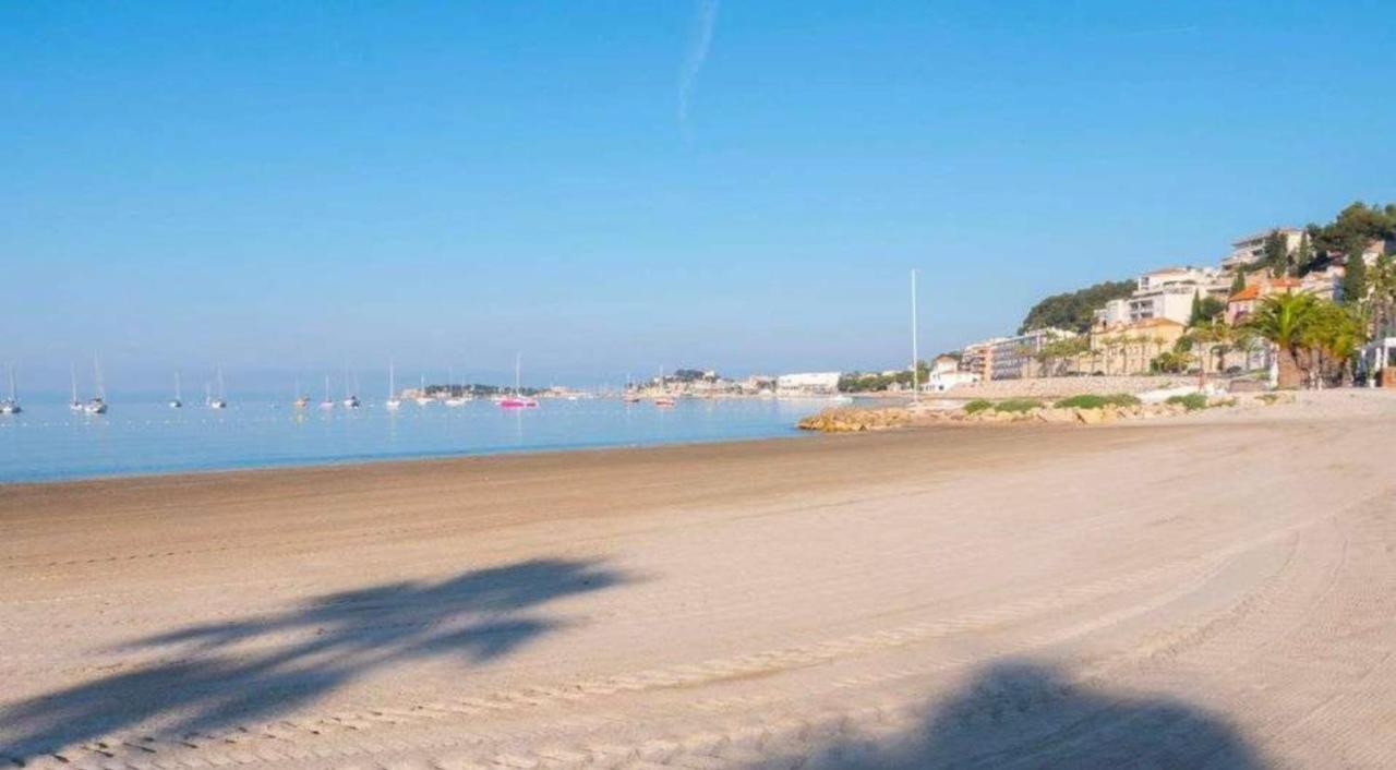 L Annexe 50M De La Plage 邦多勒 外观 照片